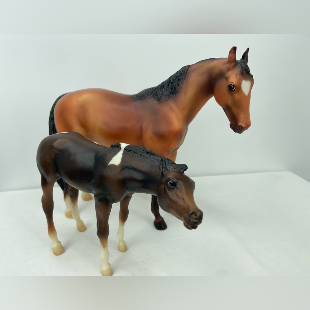 Breyer Model #3367 Cupid & Arrow Set Mare & Foal Retired‎ 2008